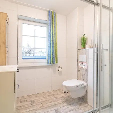 Haus Am Grossbahnhof Whg. 3 * Остзебад Бинц