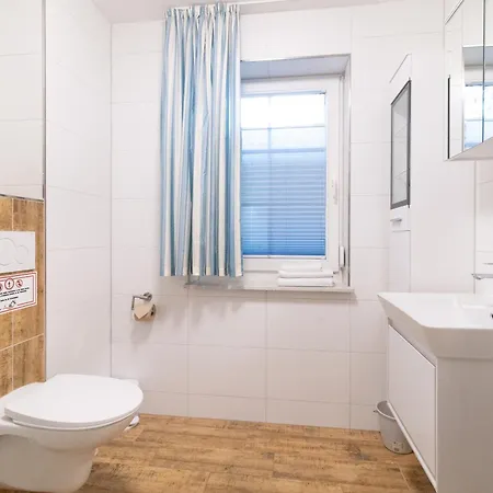 Haus Am Grossbahnhof Whg. 3 Апартаменты Остзебад Бинц