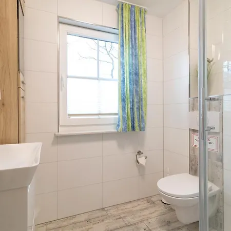 Haus Am Grossbahnhof Whg. 3 * Остзебад Бинц